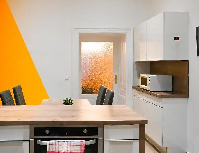Modern Wiener Stadthalle Apartment Vienna